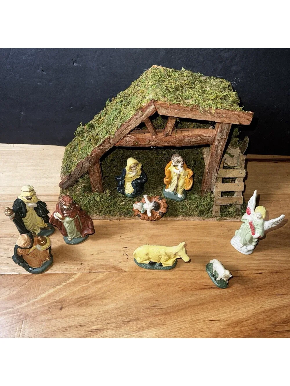 Vintage Nativity Set Italy Manger Scene Wood Stable 10 Pc Moss Ceramic Figurines